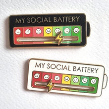 Load image into Gallery viewer, Pin Esmaltado con Bateria Social

